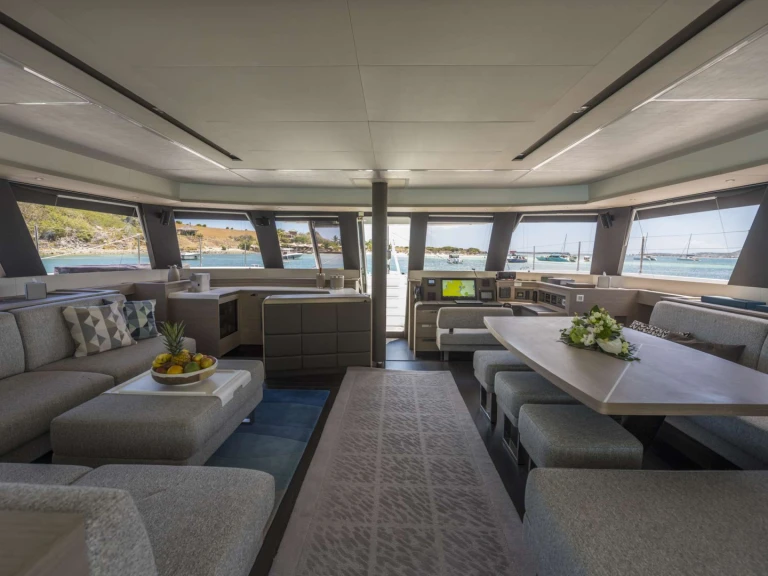 Noleggio a Napoli – Fountaine Pajot LISA OF THE SEAS su SamBoat