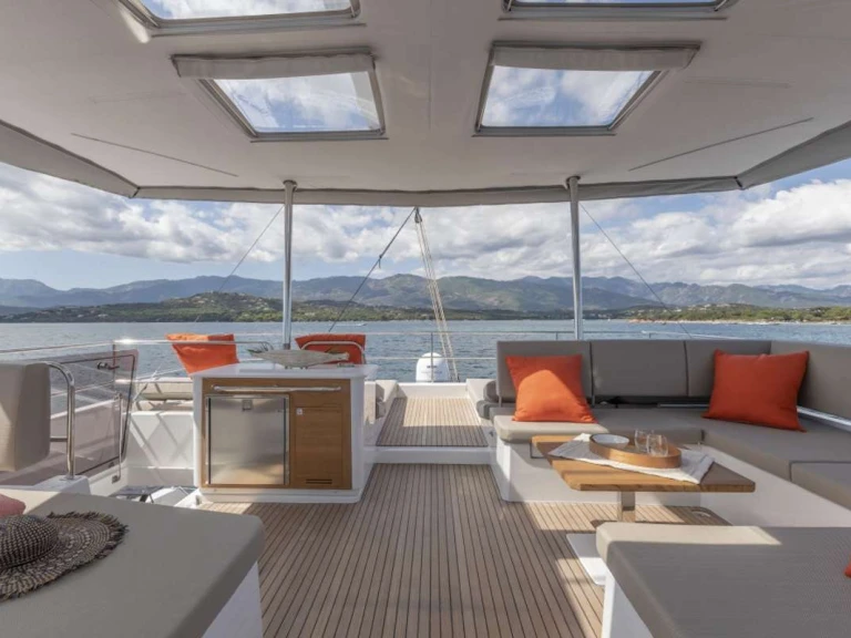 Noleggio Yacht di lusso Fountaine Pajot con patente nautica