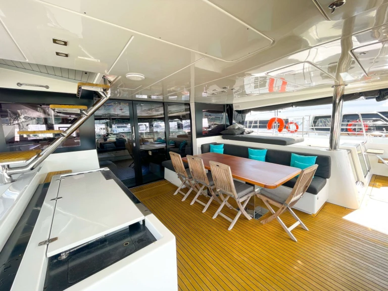 Yacht di lusso a noleggio a Phuket (City) al miglior prezzo
