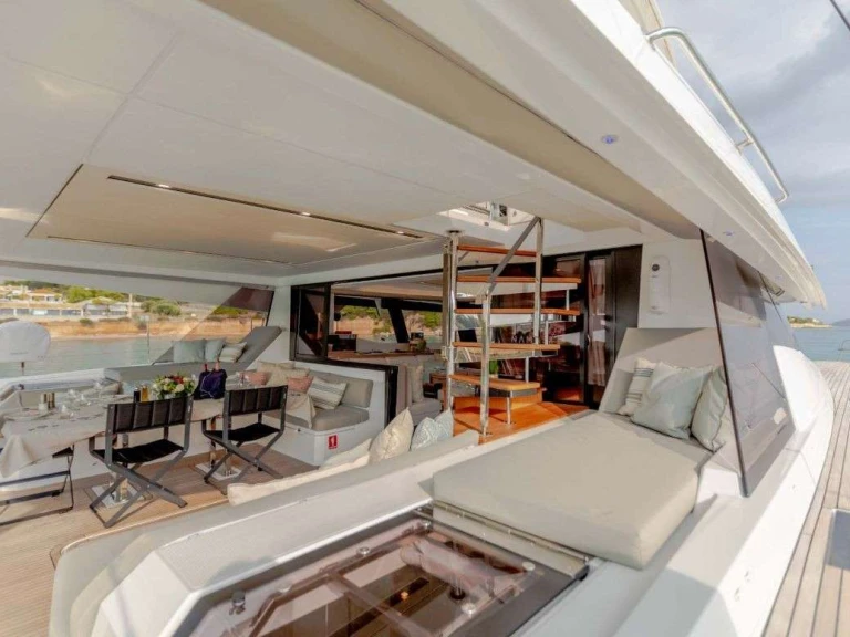 Yacht di lusso a noleggio a Álimos al miglior prezzo