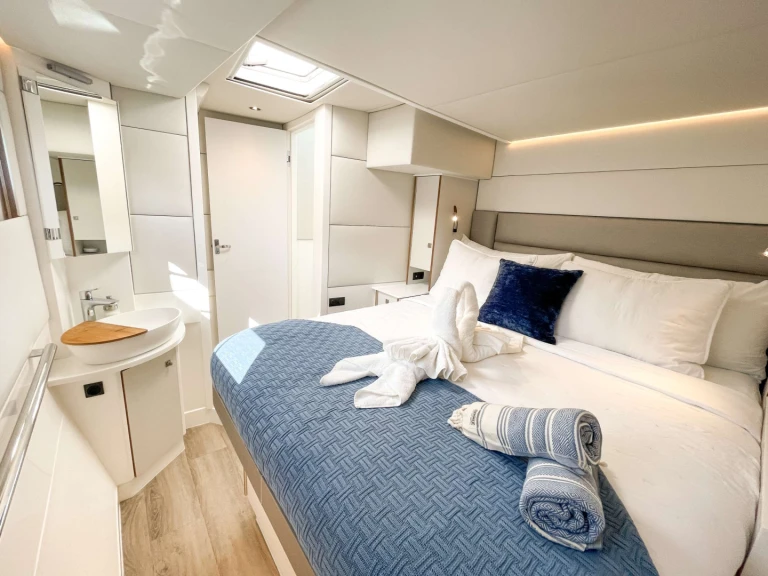 Noleggio Yacht di lusso Voyage con patente nautica