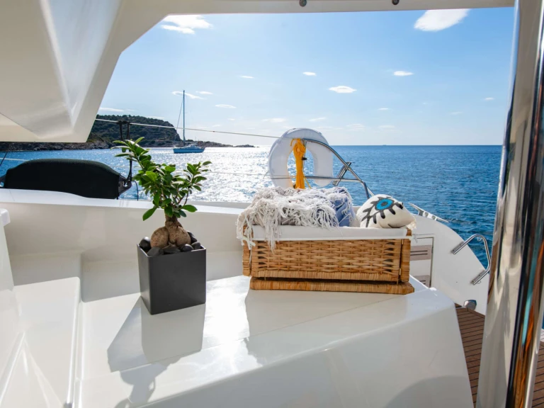 Noleggio Yacht di lusso Fountaine Pajot con patente nautica