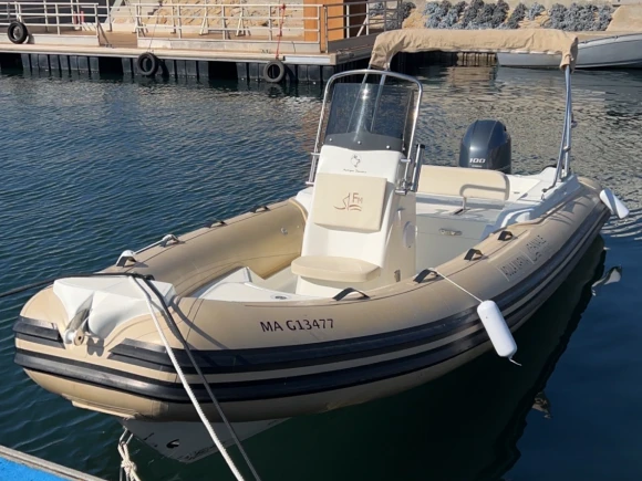 Noleggio Gommone FANALE con patente nautica