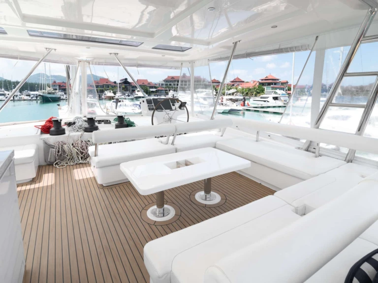 Noleggio Yacht di lusso Robertson and Caine con patente nautica