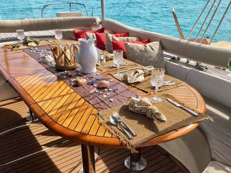 Yacht di lusso a noleggio a Saint Thomas Island al miglior prezzo