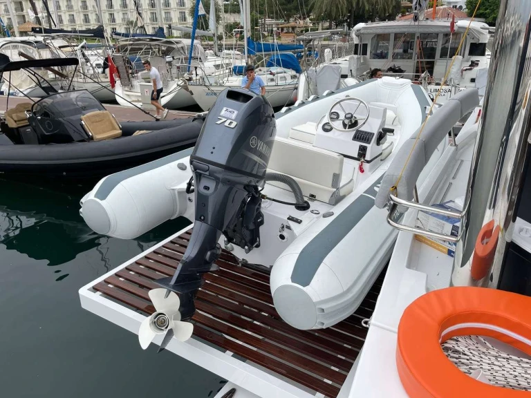 Yacht di lusso a noleggio a Isole Vergini Britanniche al miglior prezzo