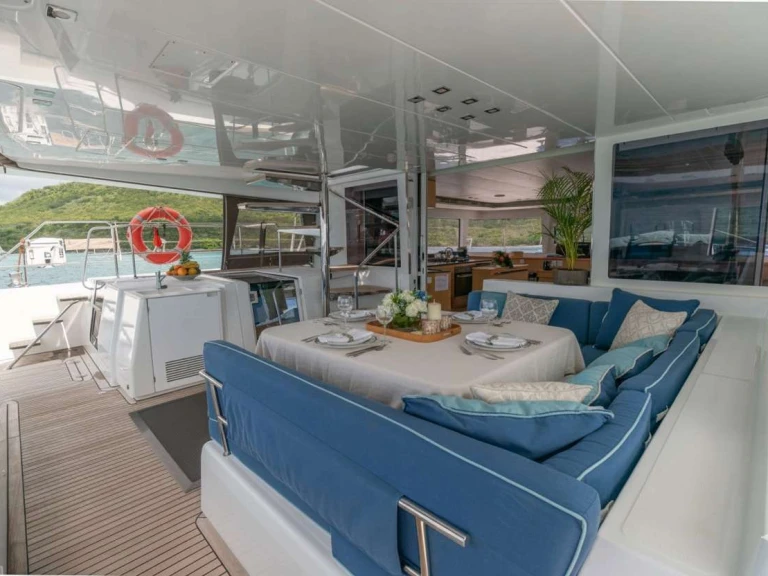 Noleggio Yacht di lusso a Napoli – Lagoon EVER III