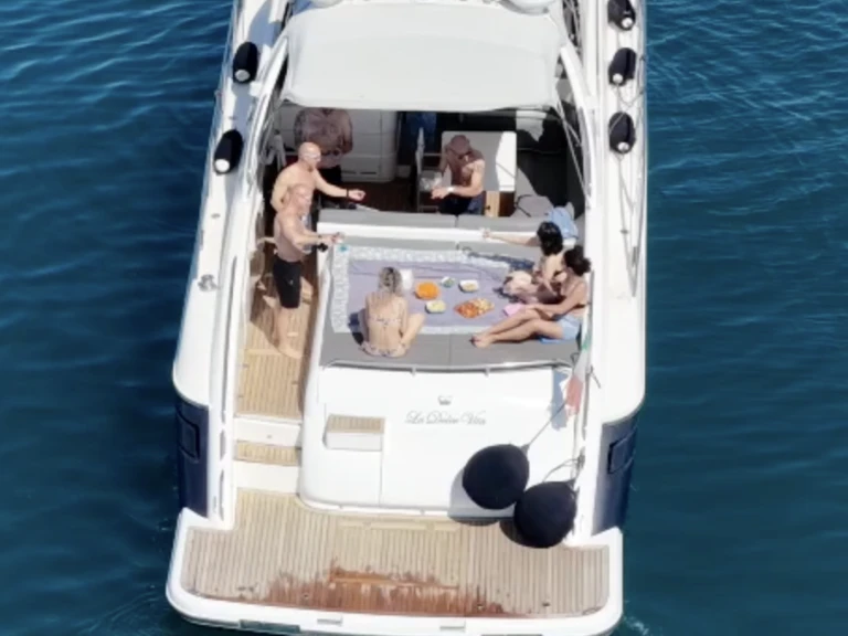 Noleggio Barca a motore a Napoli – Princess Princess V55
