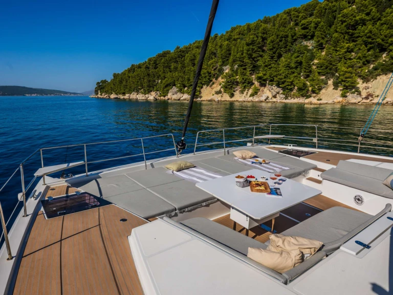Noleggiare una Bali OCEAN LOUNGE a Il Pireo