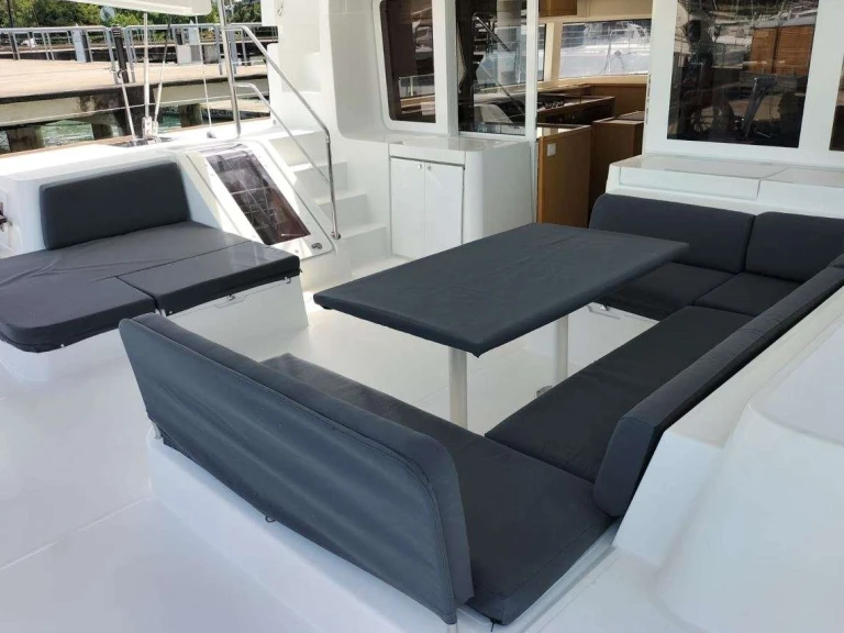 Noleggio Yacht di lusso a Phuket (City) – Lagoon Eclipse