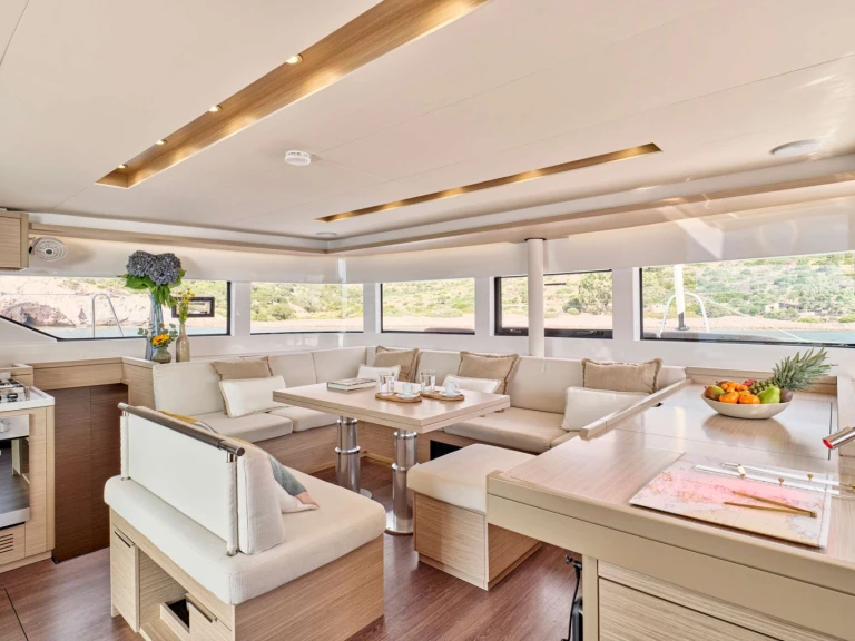 Yacht di lusso a noleggio a Atene al miglior prezzo
