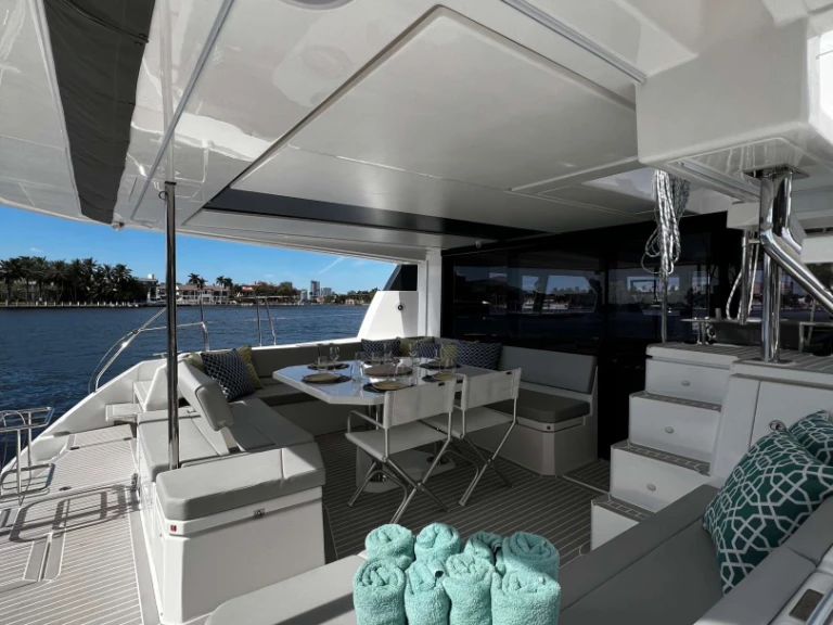 Yacht di lusso a noleggio a Caraibi al miglior prezzo