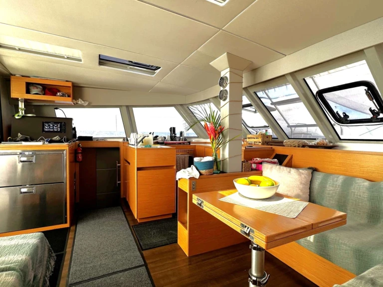 Noleggio Yacht di lusso Nautitech con patente nautica