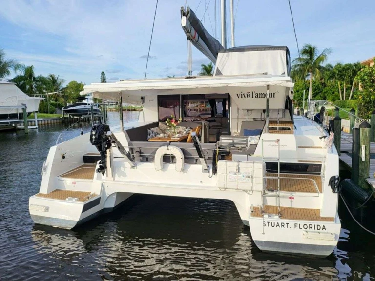 Yacht di lusso a noleggio a Bahamas al miglior prezzo