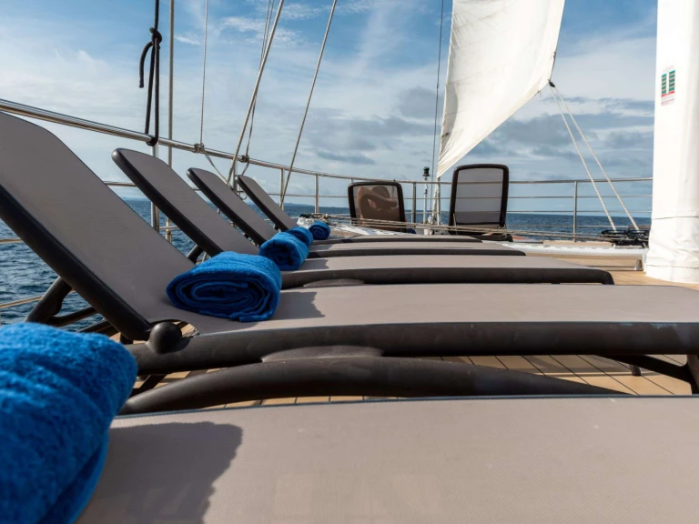 Noleggio Yacht di lusso Custom con patente nautica