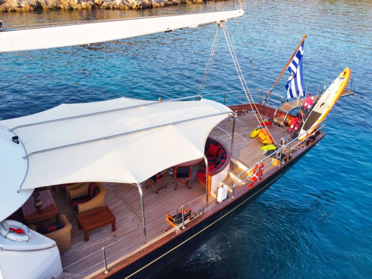 Noleggio barche Perini Navi Tamarita a Napoli su Samboat