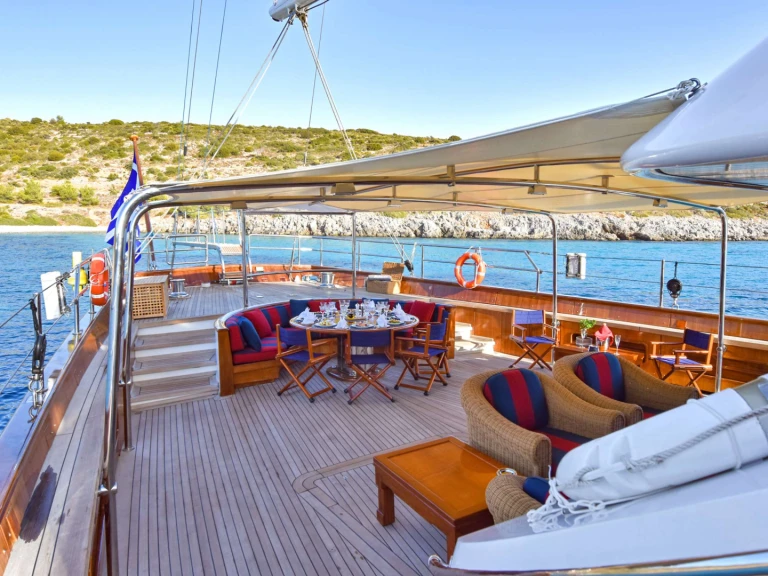 Noleggio Yacht di lusso con o senza skipper Perini Navi a Napoli