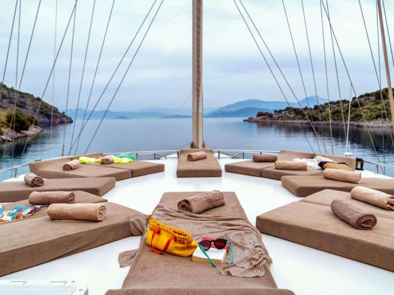 Noleggio Yacht di lusso Custom con patente nautica