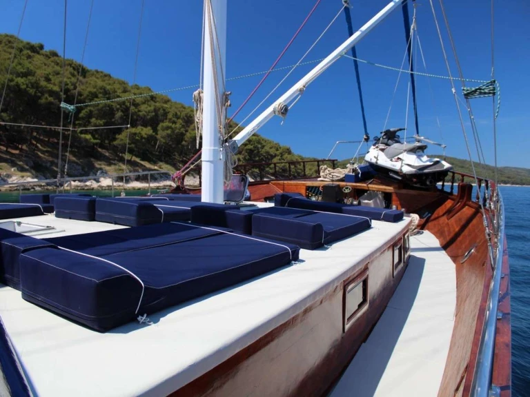 Noleggio Yacht di lusso a Spalato – Custom BARBA