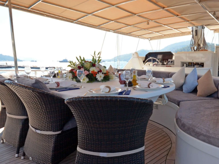 Noleggio Yacht di lusso Custom con patente nautica