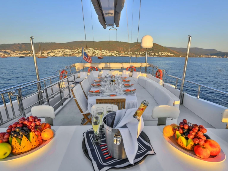 Noleggio Yacht di lusso Custom con patente nautica