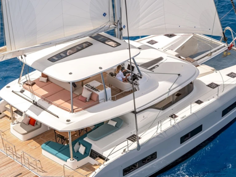 Noleggio Catamarano Lagoon con patente nautica