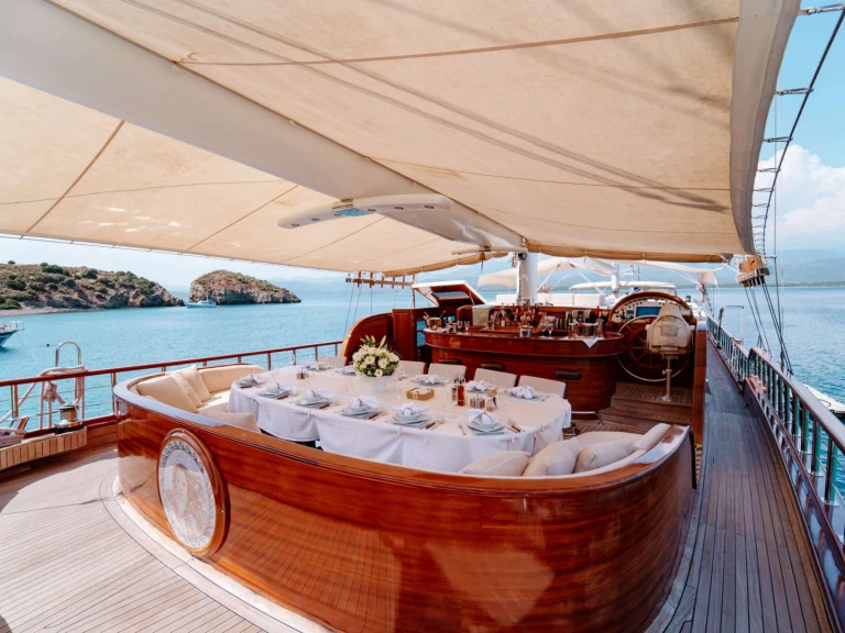 Noleggio Yacht di lusso Custom Gulet-Motor Sailor con patente nautica