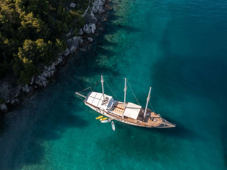 Noleggio Yacht di lusso Custom con patente nautica