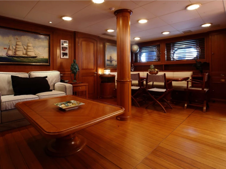 Noleggio Yacht di lusso con o senza skipper Perini Navi a Napoli