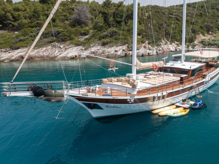 Noleggio Yacht di lusso Custom con patente nautica