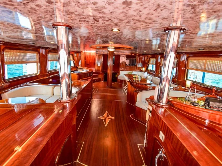 Yacht di lusso a noleggio a Grecia al miglior prezzo