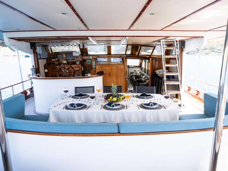 Noleggio Yacht di lusso Custom con patente nautica