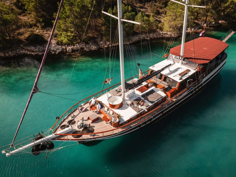 Noleggiare una Custom Croatia a Croazia