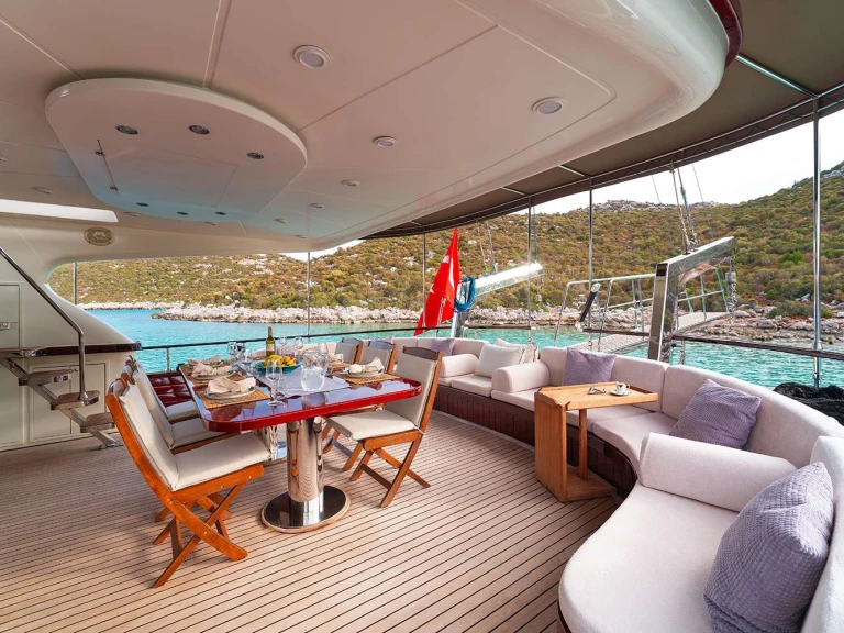 Noleggio Yacht di lusso MURAL SHIPYARDS con patente nautica