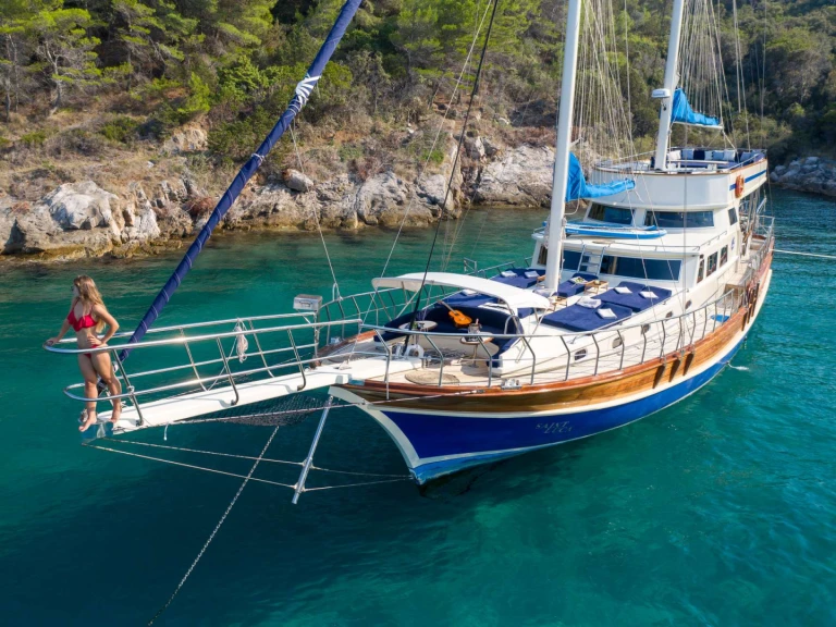 Noleggio Yacht di lusso Custom con patente nautica