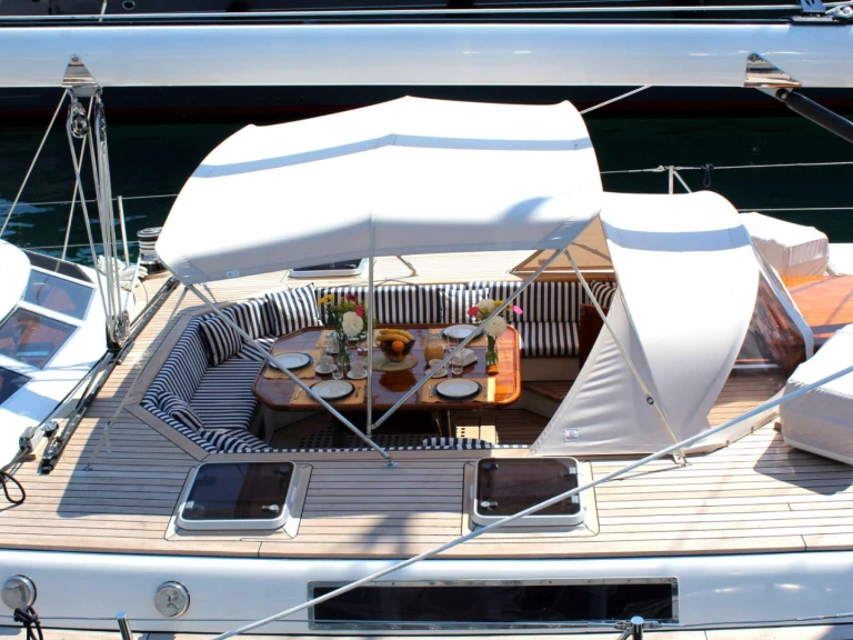 Yacht di lusso a noleggio a Atene al miglior prezzo
