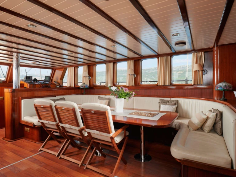 Noleggiare una Custom QUEEN OF ADRIATIC a Kaštel Gomilica