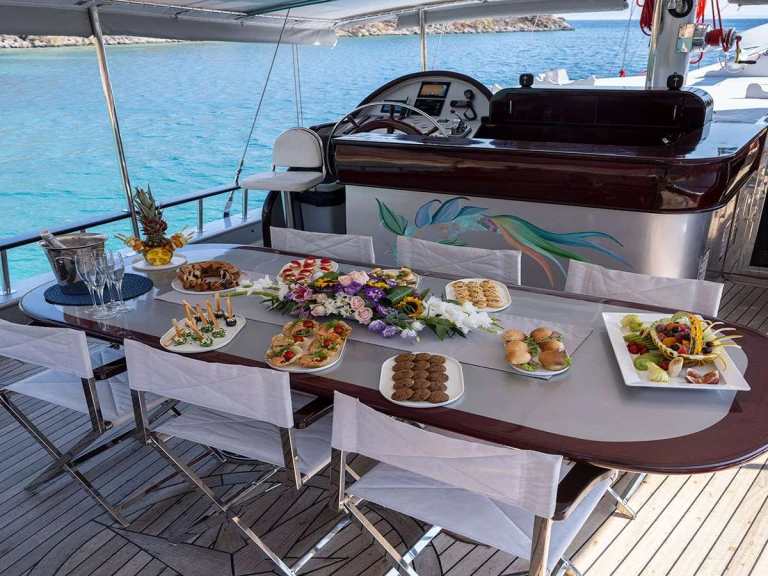 Noleggio Yacht di lusso Custom con patente nautica