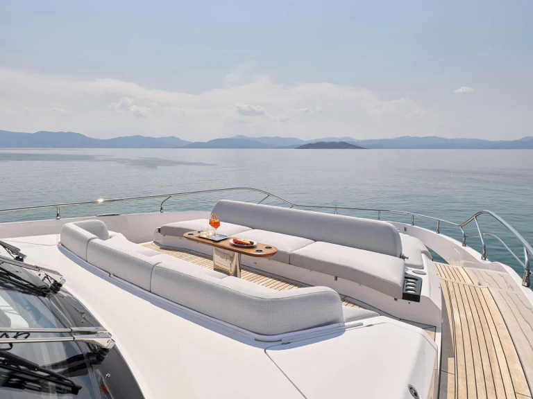 Noleggio Yacht di lusso Azimut con patente nautica