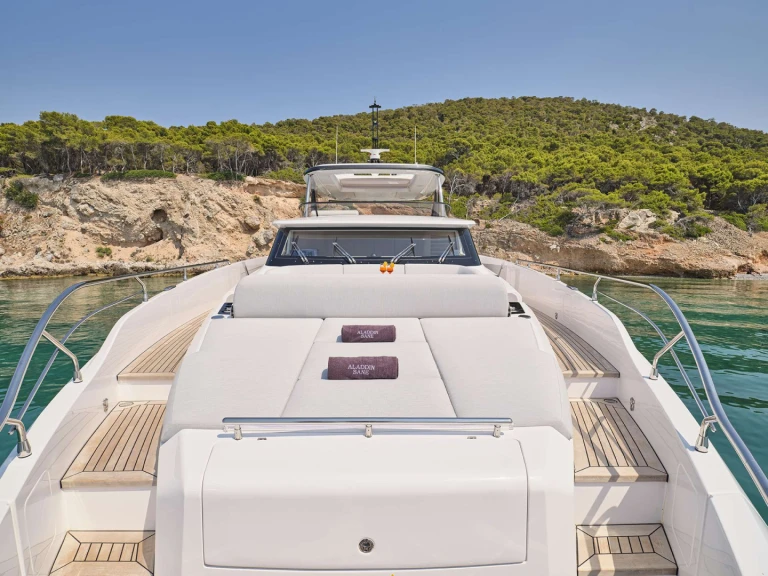 Yacht di lusso a noleggio a Atene al miglior prezzo