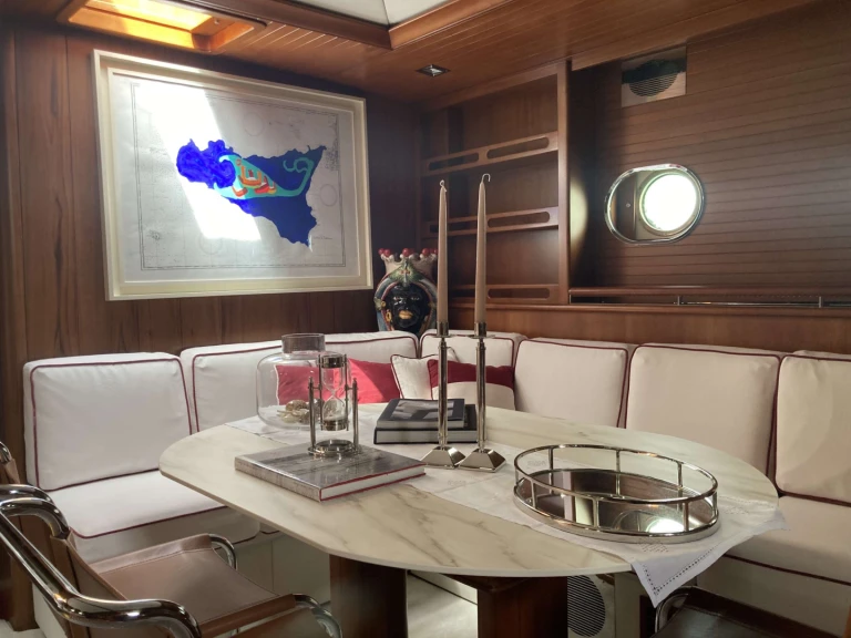 Yacht di lusso a noleggio a Sicily (Island) al miglior prezzo