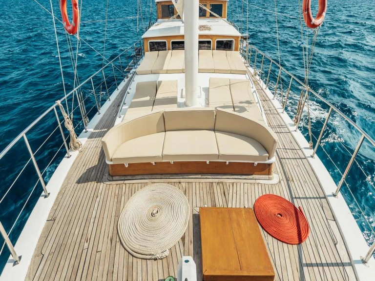 Yacht di lusso a noleggio a Kaštel Gomilica al miglior prezzo