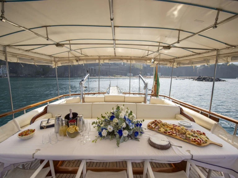 Noleggio Yacht di lusso a Castellammare di Stabia – Custom Gulet-Motor Sailor MARIA GIOVANNA