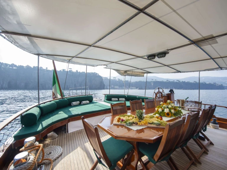 Noleggio Yacht di lusso a Castellammare di Stabia – Custom Gulet-Motor Sailor DERIYA DENIZ