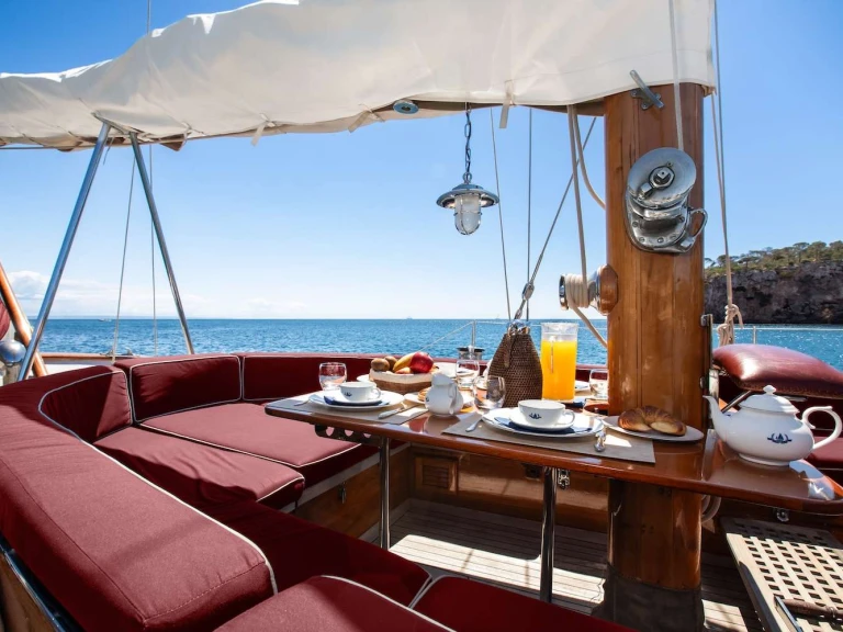 Yacht di lusso a noleggio a Costa Azzurra al miglior prezzo