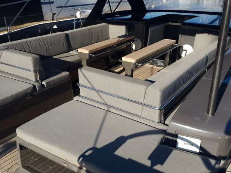 Noleggio Yacht di lusso a Napoli – Custom YKNOT