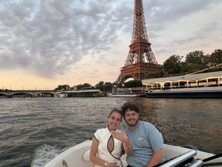 Noleggiare una Monterey Mercruser a Paris
