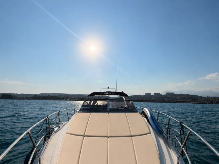 Noleggio Yacht di lusso a Antibes – Princess 46