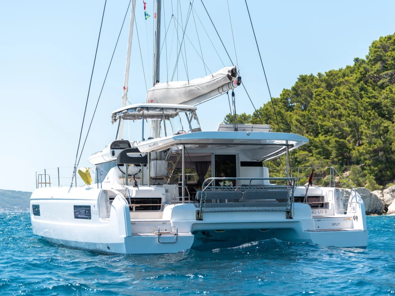 Noleggio barche Lagoon Lagoon 43 - 3 + 1 cab. OW a Castelli su Samboat