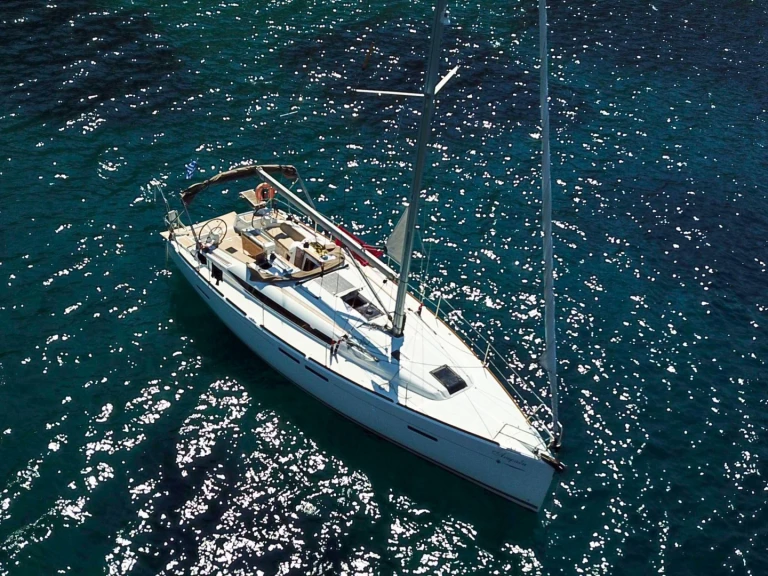 Noleggio Barca a vela Jeanneau con patente nautica